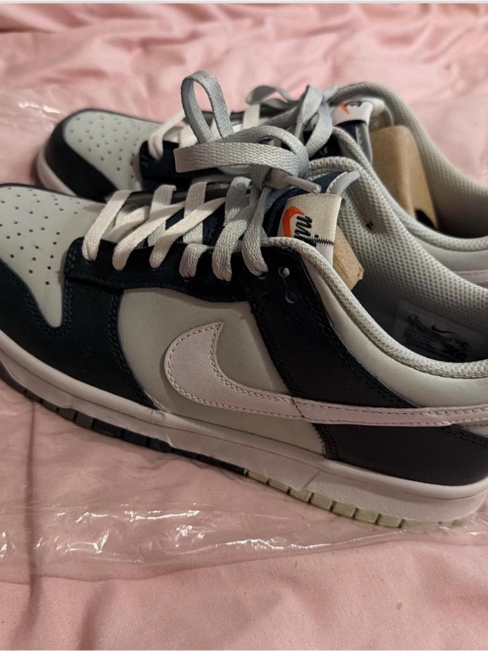 Nike Low-Top Sneakers in White, Black & Gray